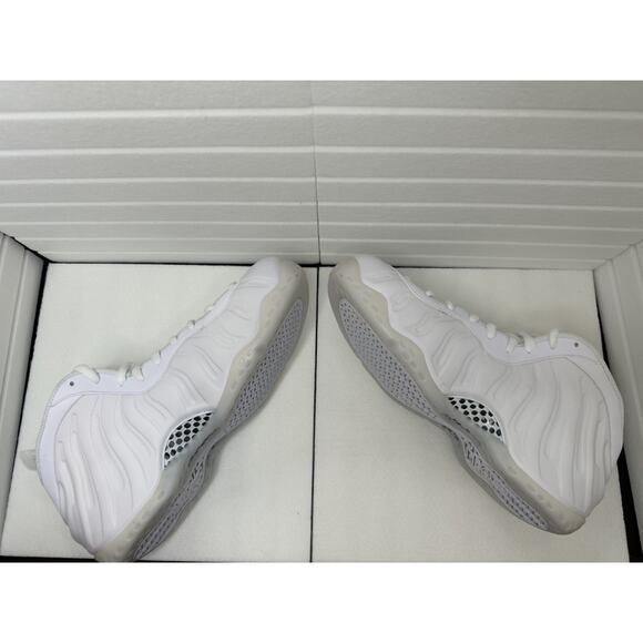 Nike Air Foamposite One Triple White Mens Size 9.5 HJ5195-100 New Authentic